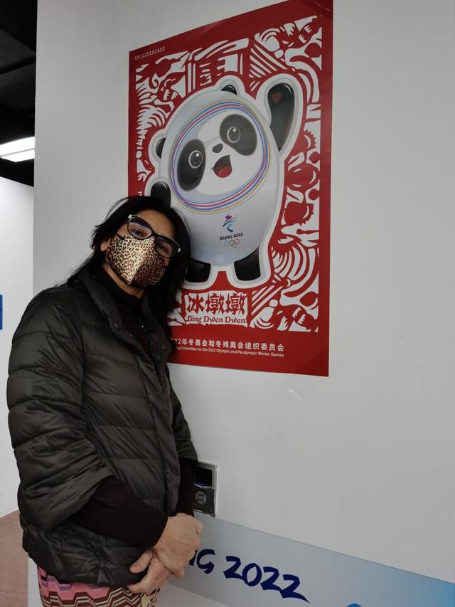萧初然也没怀疑，笑道：苏小姐的妈妈是我的客户，我们也是刚认识不久。